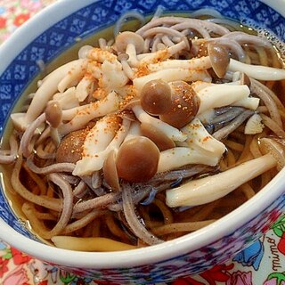 あごだしで　しめじ蕎麦♬